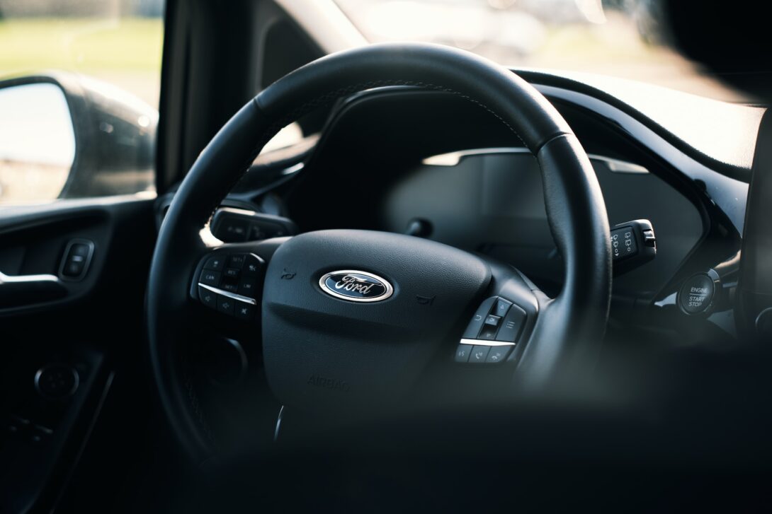 steering wheel with ford logo